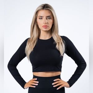 Alphalete Premium Long Sleeve Crop Top - Black
